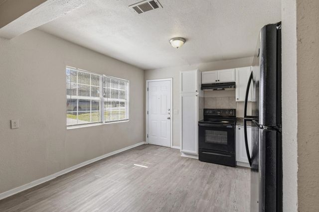 907 Thatcher Street, Denison, TX 75020