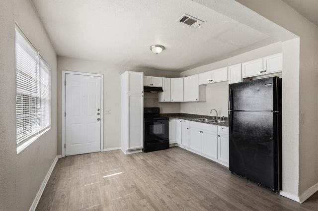 907 Thatcher Street, Denison, TX 75020