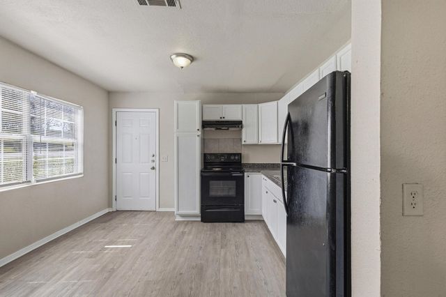 907 Thatcher Street, Denison, TX 75020