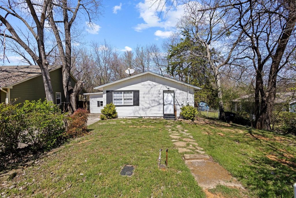 907 Thatcher Street, Denison, TX 75020