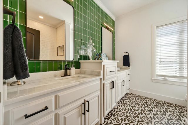 1823 Southpark Drive, Arlington, TX 76013