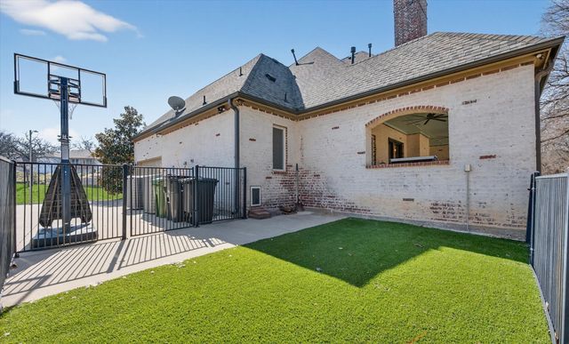 1823 Southpark Drive, Arlington, TX 76013