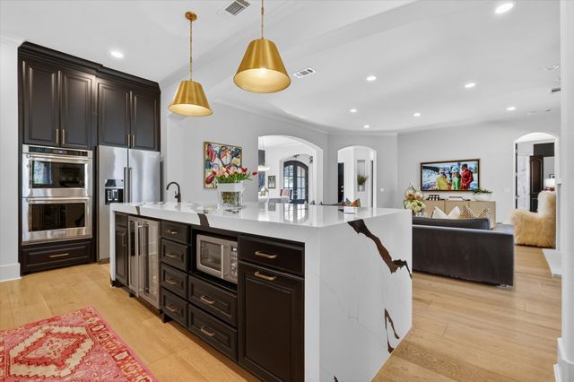 1823 Southpark Drive, Arlington, TX 76013