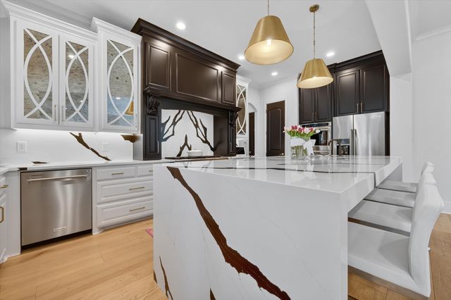 1823 Southpark Drive, Arlington, TX 76013