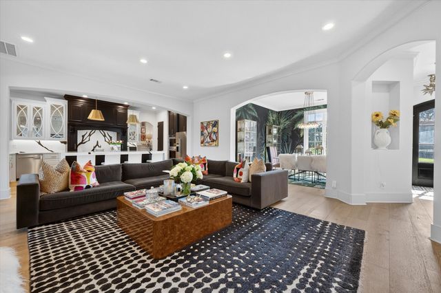 1823 Southpark Drive, Arlington, TX 76013