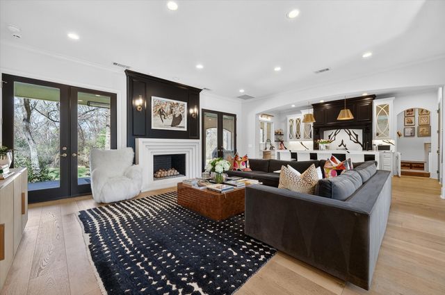 1823 Southpark Drive, Arlington, TX 76013