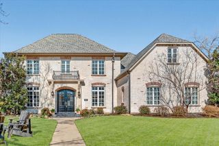 1823 Southpark Drive, Arlington, TX 76013