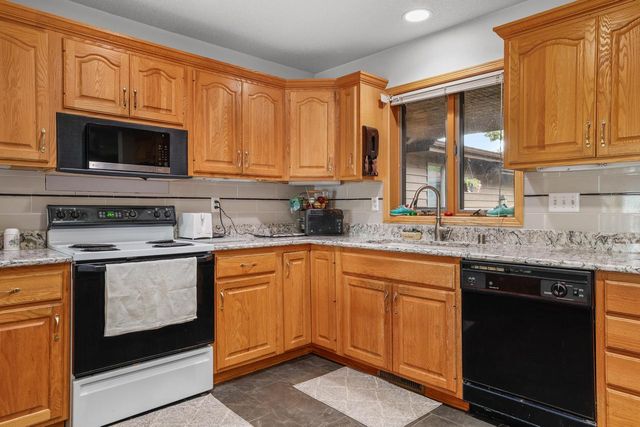 1075 Lauderdale N, Onalaska, WI 54650