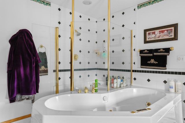 1075 Lauderdale N, Onalaska, WI 54650