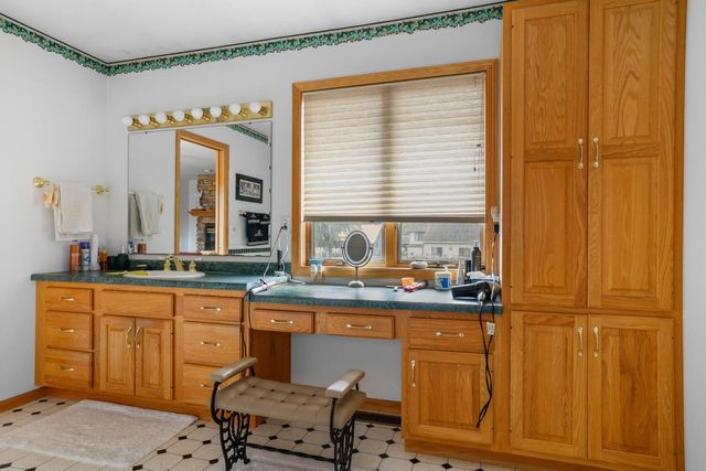 1075 Lauderdale N, Onalaska, WI 54650