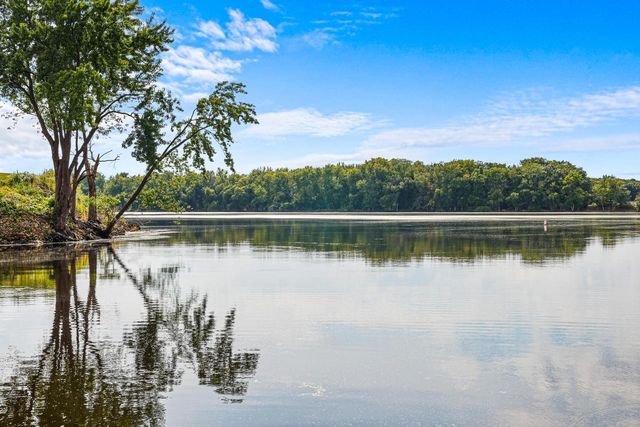 1075 Lauderdale N, Onalaska, WI 54650