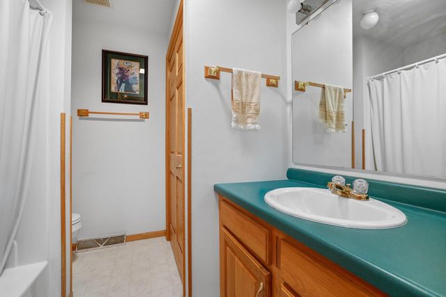 1075 Lauderdale N, Onalaska, WI 54650