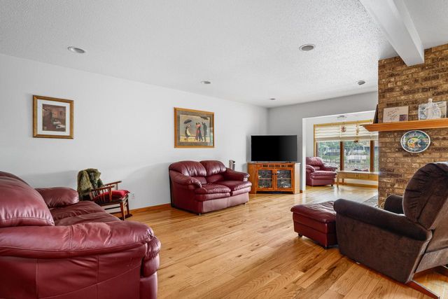 1075 Lauderdale N, Onalaska, WI 54650