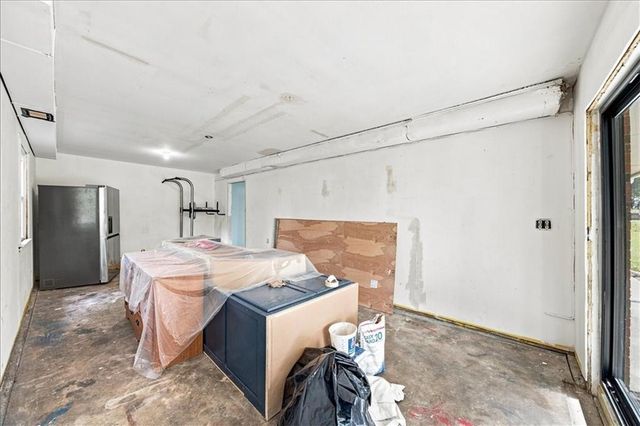 10001 Cambridge Avenue, Kansas City, MO 64134