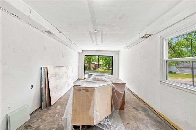 10001 Cambridge Avenue, Kansas City, MO 64134