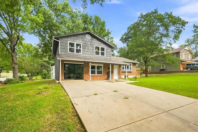 10001 Cambridge Avenue, Kansas City, MO 64134
