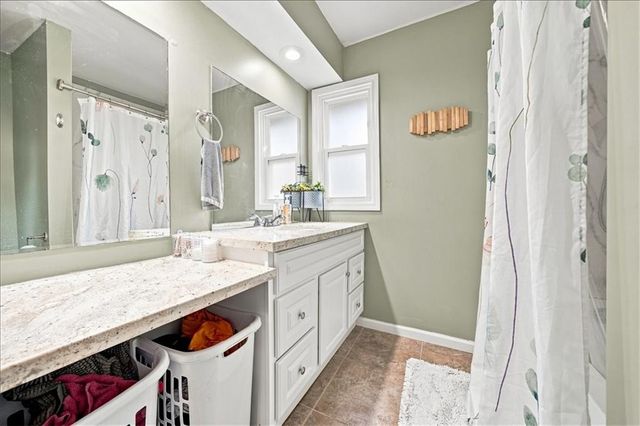 10001 Cambridge Avenue, Kansas City, MO 64134