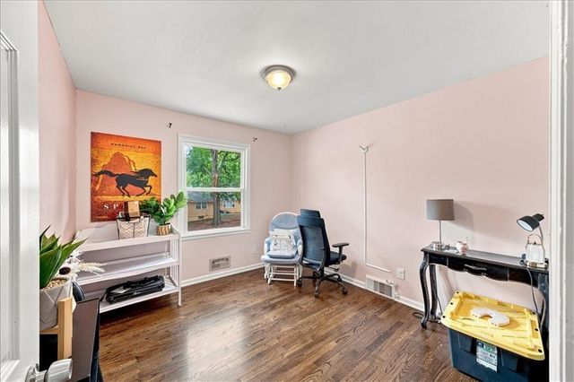 10001 Cambridge Avenue, Kansas City, MO 64134