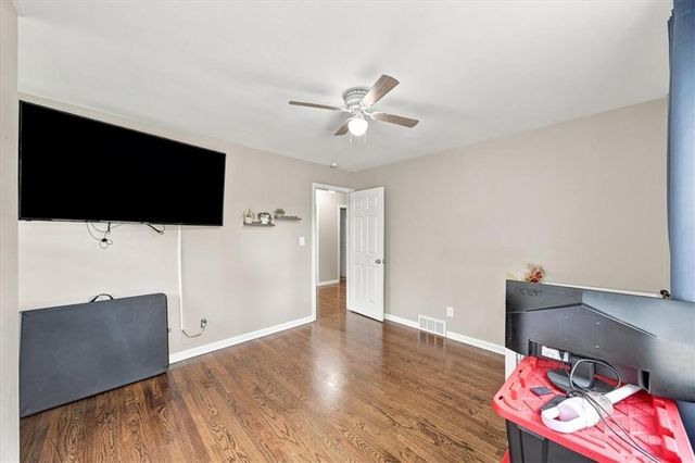 10001 Cambridge Avenue, Kansas City, MO 64134