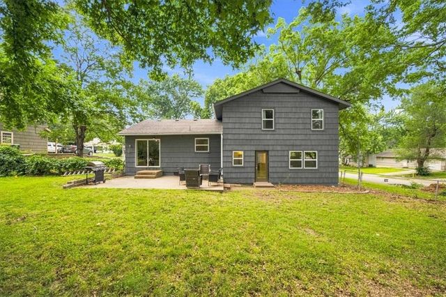 10001 Cambridge Avenue, Kansas City, MO 64134