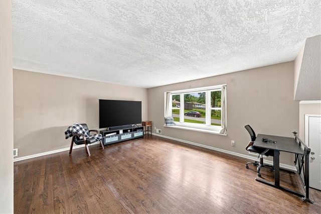 10001 Cambridge Avenue, Kansas City, MO 64134