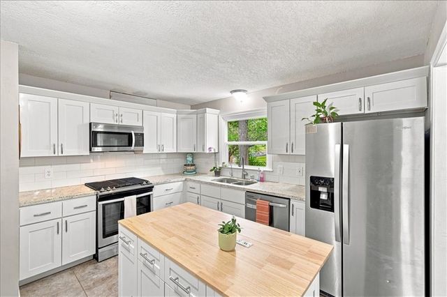 10001 Cambridge Avenue, Kansas City, MO 64134