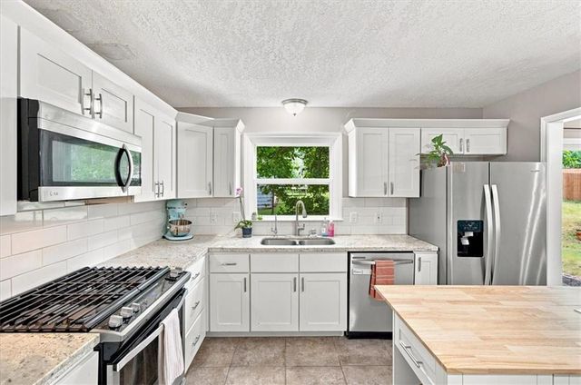 10001 Cambridge Avenue, Kansas City, MO 64134
