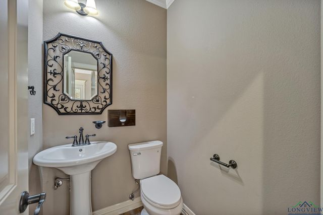 200 Oakland, Longview, TX 75605