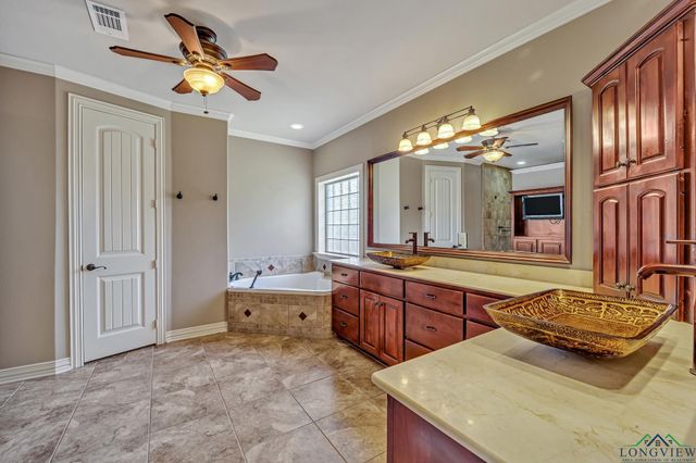 200 Oakland, Longview, TX 75605