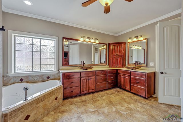 200 Oakland, Longview, TX 75605