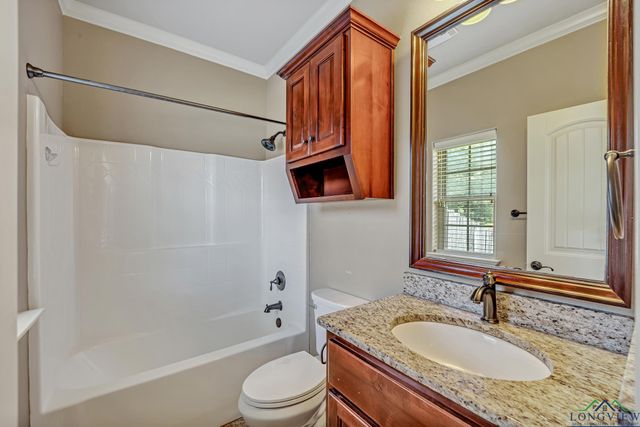 200 Oakland, Longview, TX 75605
