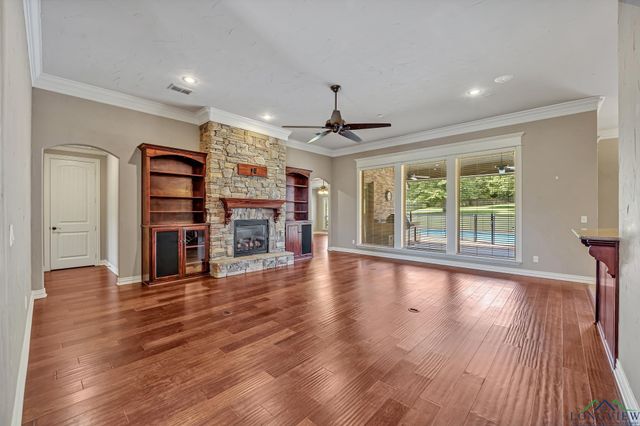 200 Oakland, Longview, TX 75605
