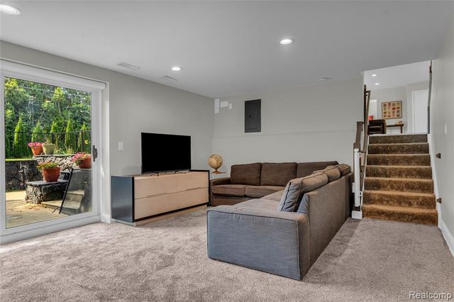 6736 Timber Ridge Drive, Bloomfield Hills, MI 48301