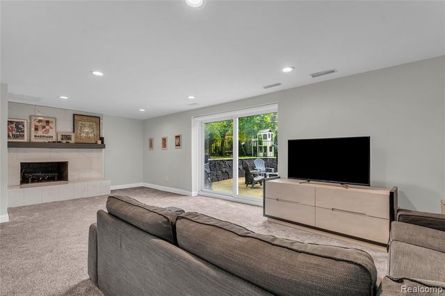 6736 Timber Ridge Drive, Bloomfield Hills, MI 48301