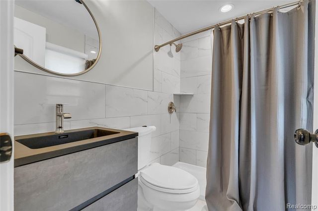 6736 Timber Ridge Drive, Bloomfield Hills, MI 48301