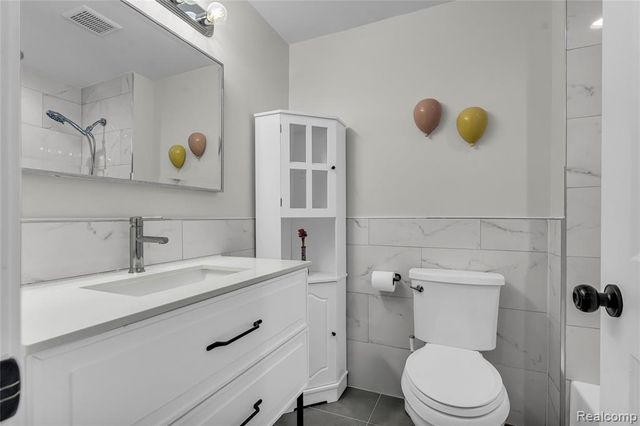 6736 Timber Ridge Drive, Bloomfield Hills, MI 48301