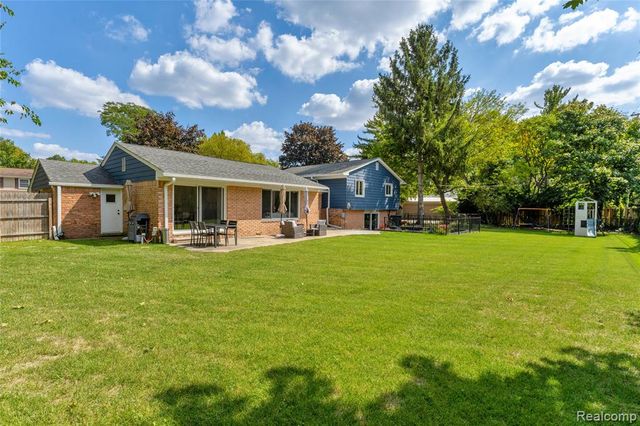 6736 Timber Ridge Drive, Bloomfield Hills, MI 48301