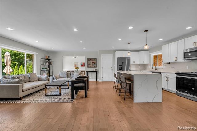 6736 Timber Ridge Drive, Bloomfield Hills, MI 48301