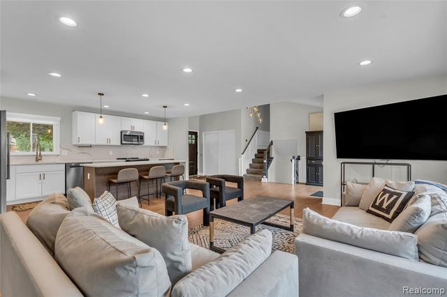 6736 Timber Ridge Drive, Bloomfield Hills, MI 48301