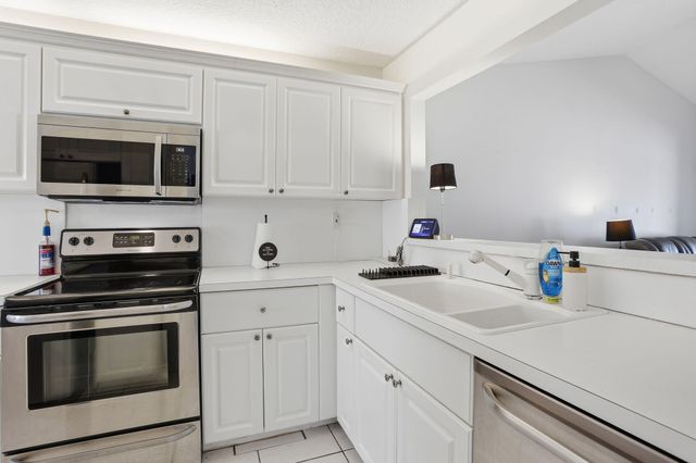 21547 Altamira Avenue, Boca Raton, FL 33433