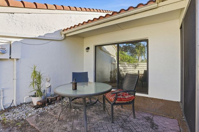 21547 Altamira Avenue, Boca Raton, FL 33433