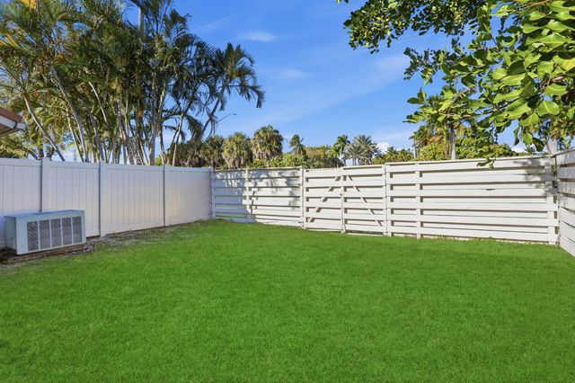 21547 Altamira Avenue, Boca Raton, FL 33433