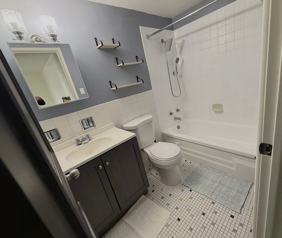 9720 S Pulaski Road 308, Oak Lawn, IL 60453