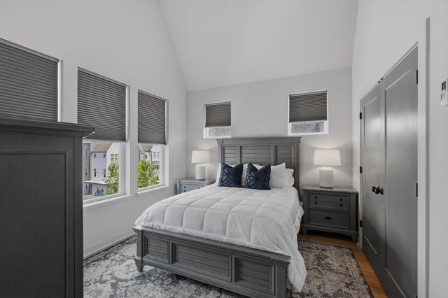 356 E Village Ln, Nashville, TN 37216