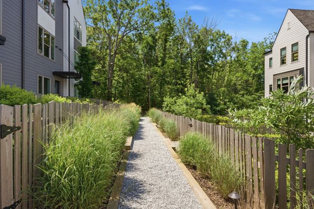 356 E Village Ln, Nashville, TN 37216