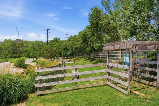 356 E Village Ln, Nashville, TN 37216