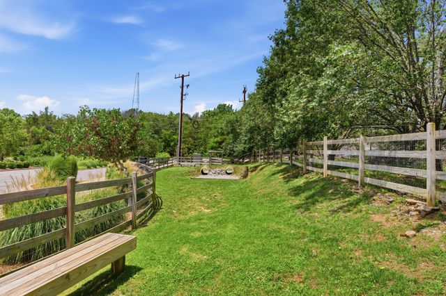 356 E Village Ln, Nashville, TN 37216