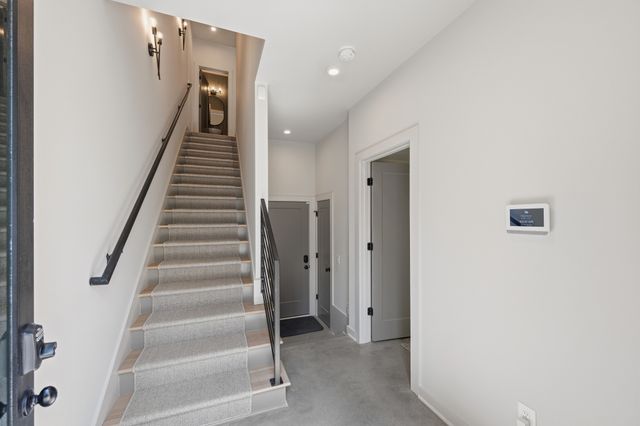 356 E Village Ln, Nashville, TN 37216