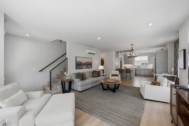 356 E Village Ln, Nashville, TN 37216
