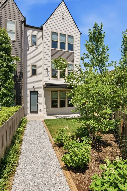 356 E Village Ln, Nashville, TN 37216